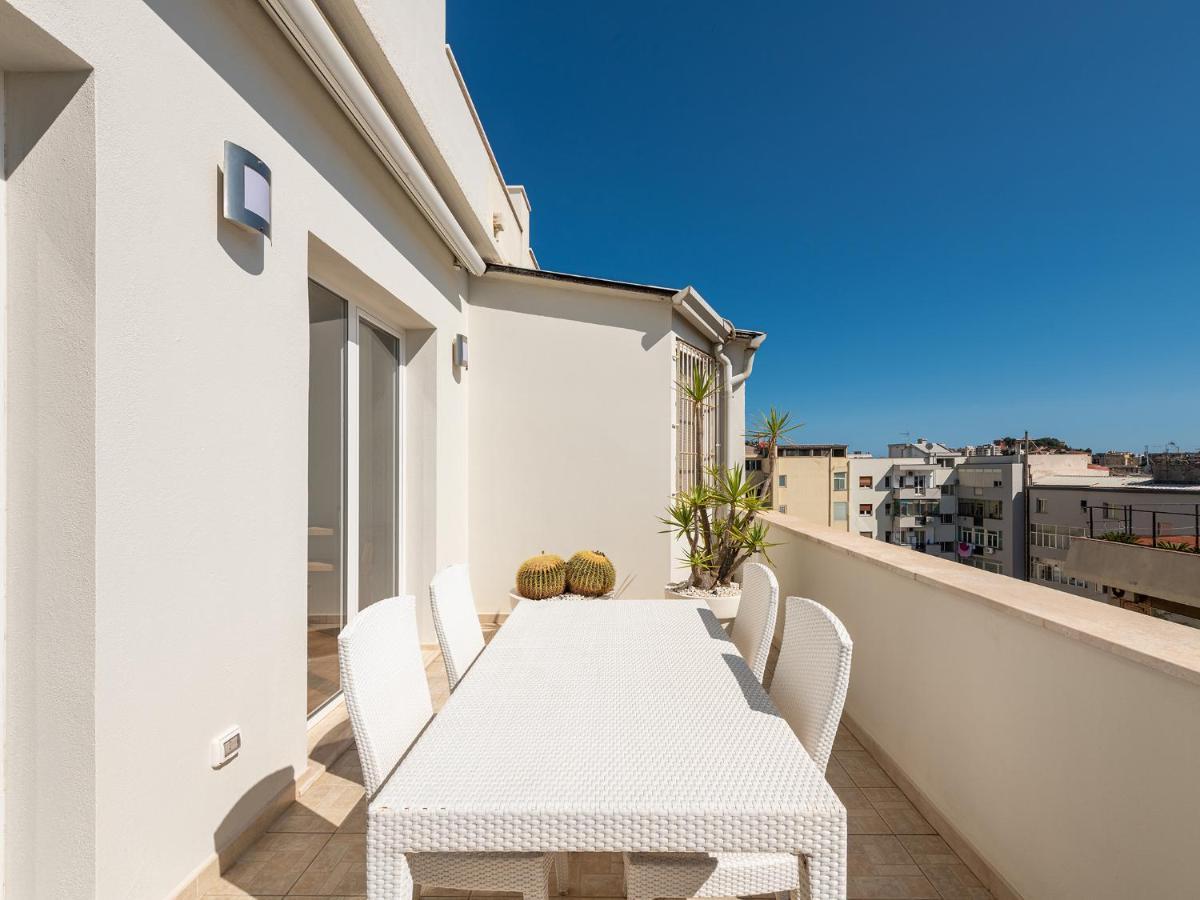 Penthouse Center Apartment Cagliari Luaran gambar